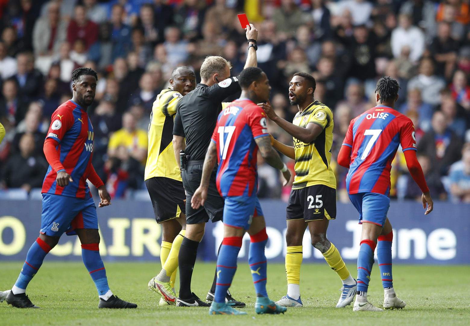 而是借助中 而是借助中